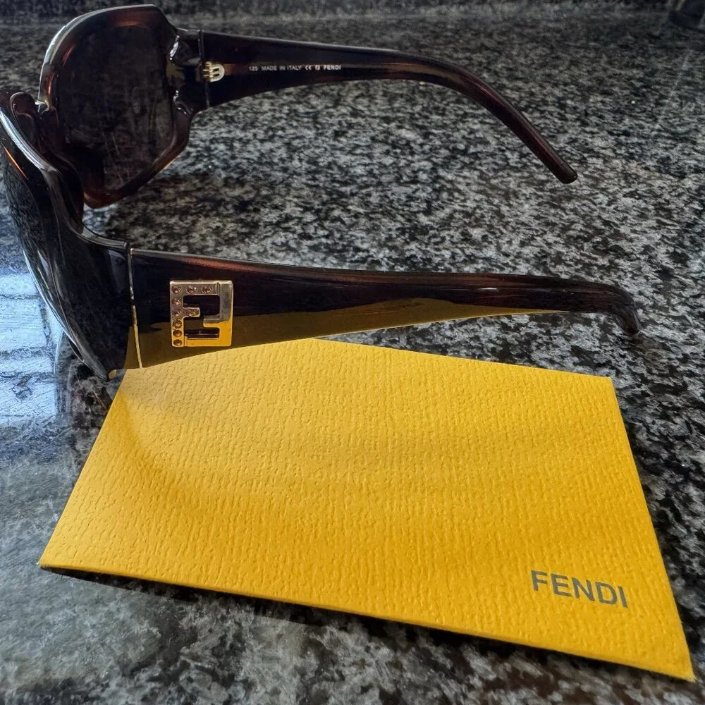 Fendi sunglasses - Picture 11 of 16